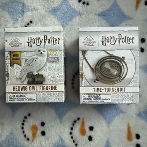 Harry Potter Hegwig Owl figurine & Time-Turner Kit